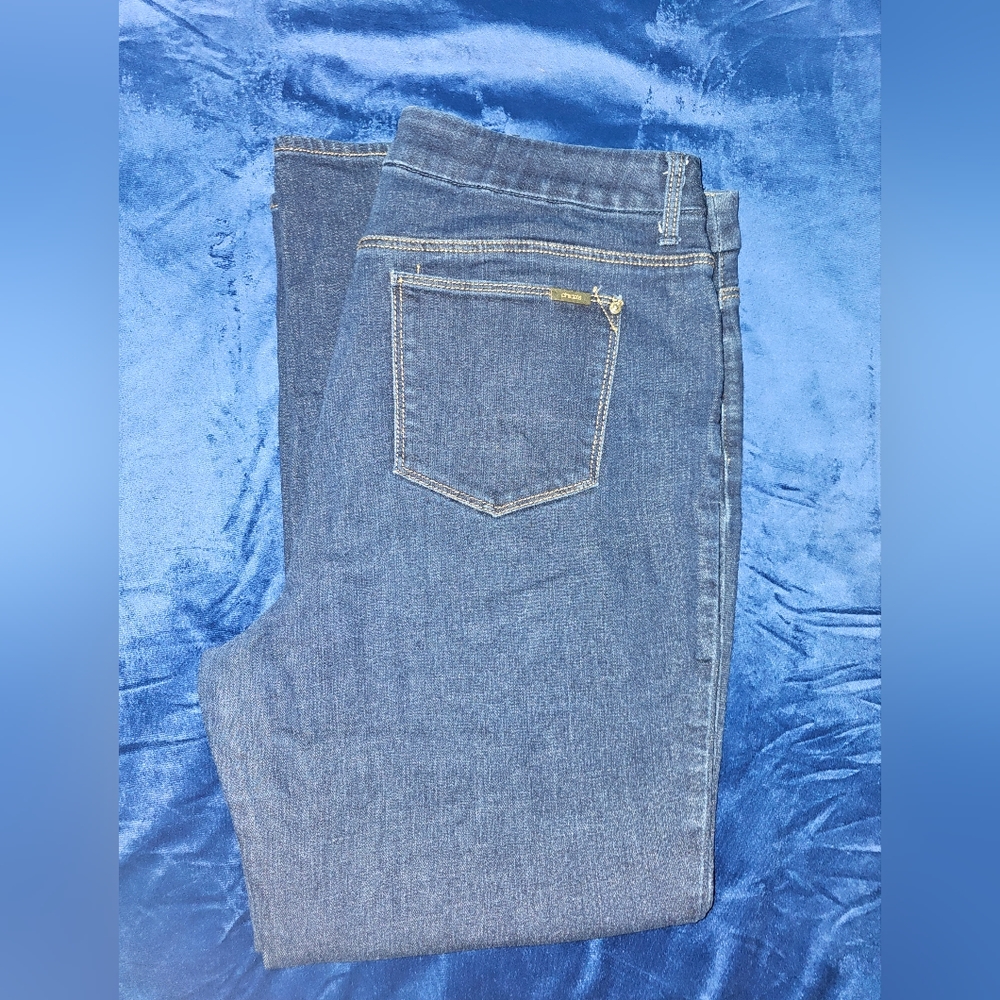 Chico's the SO Slimming Girlfriend Ankle Slim Leg